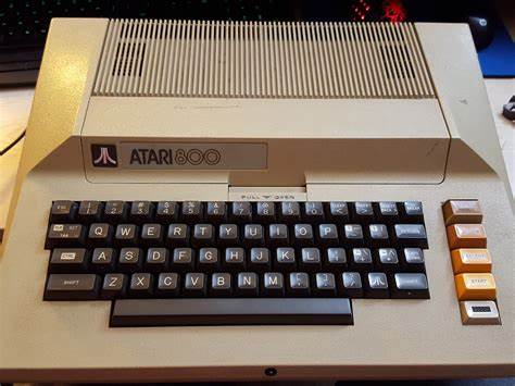 image of an Atari 800 computer
