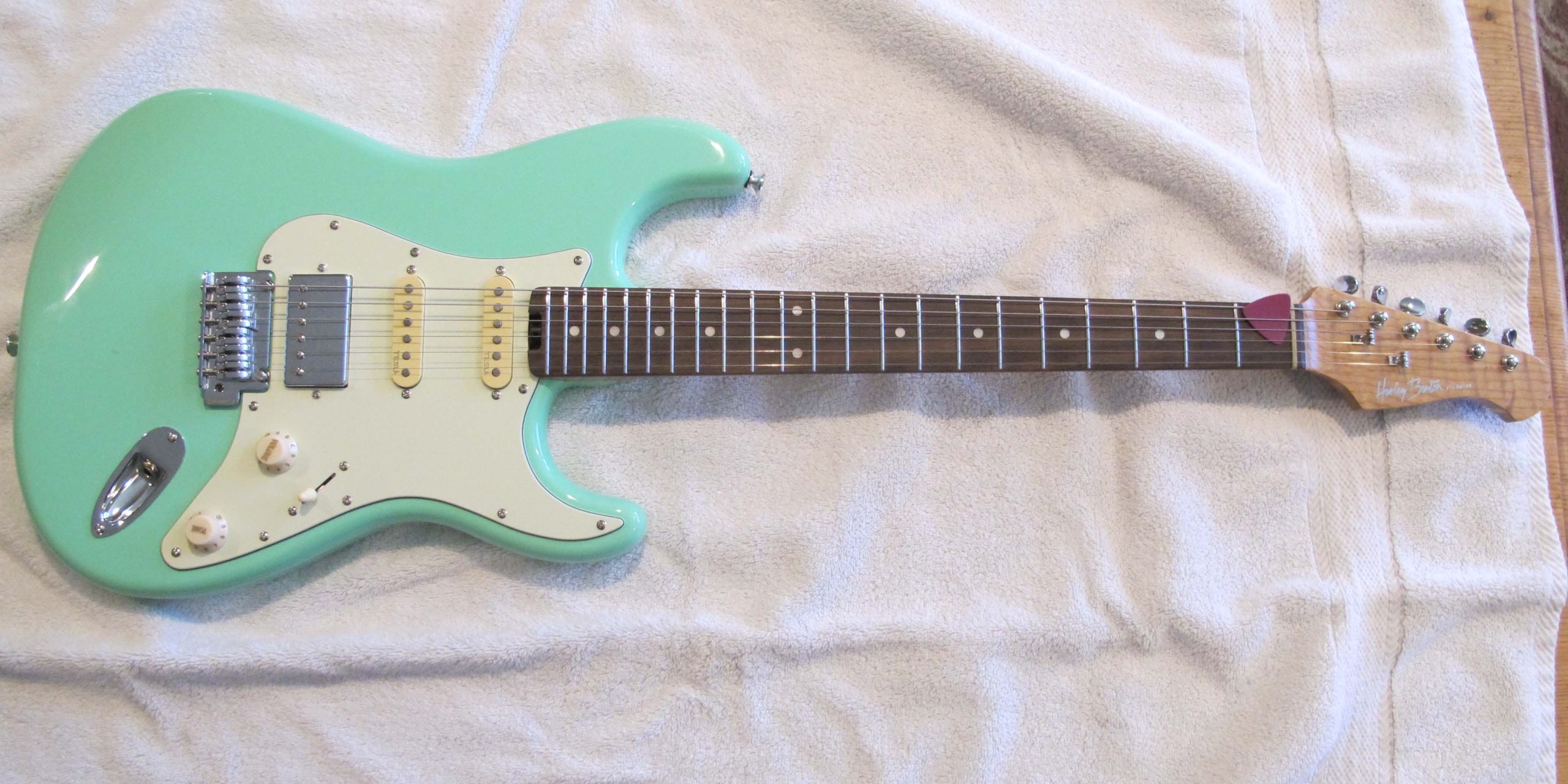New Guitar Day – The Harley-Benton Modern ST Plus